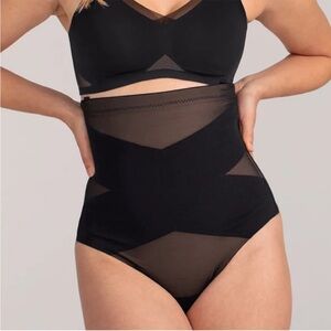 NWT Honeylove SuperPower Thong Shapewear Runway Small Incl Laundry Bag & Straps